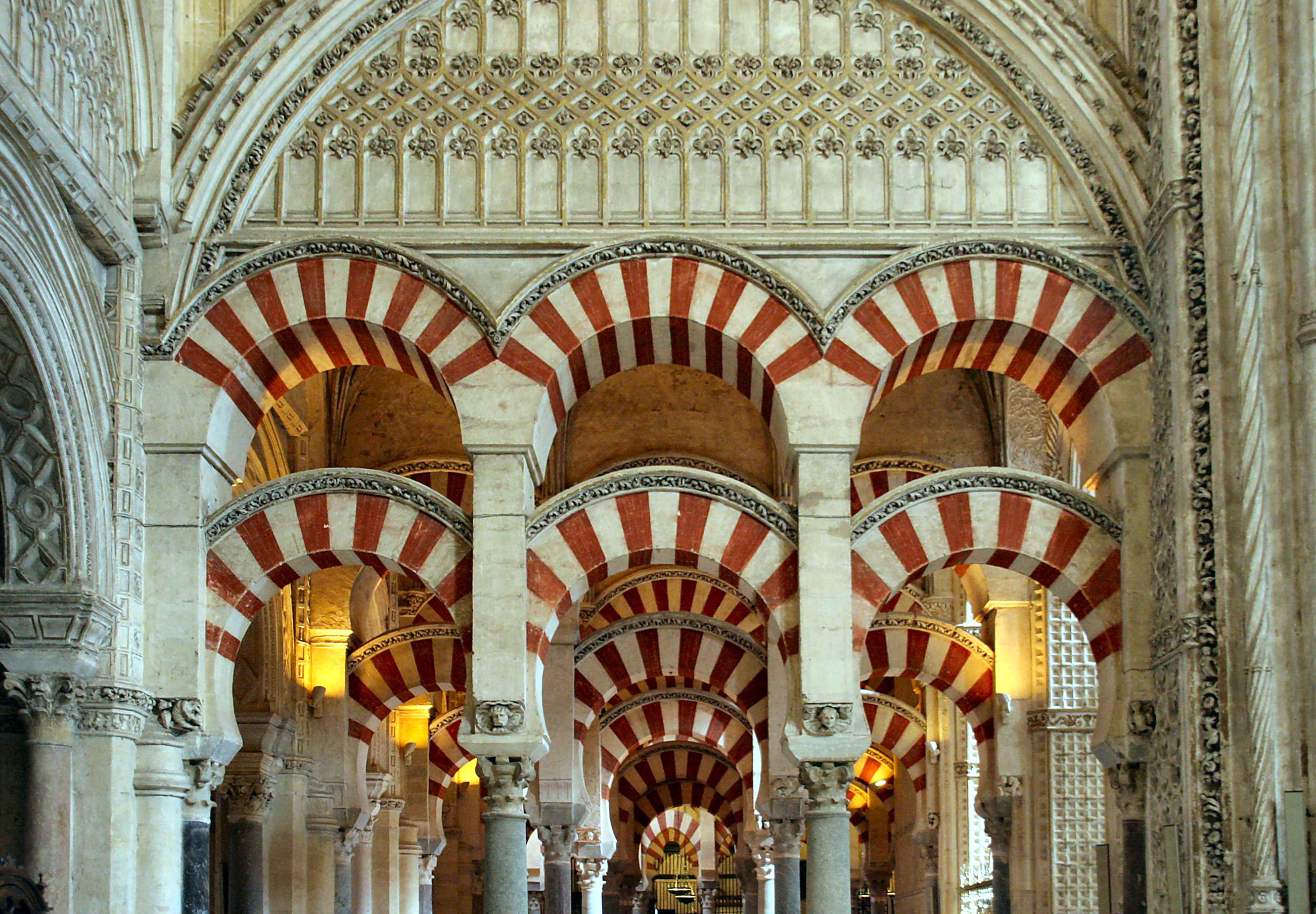 the building of the first mosque la mezquita of cordoba Abderraman ii made the first expansion (round 822) of the mosque of cordoba, by making the prayer hall larger. the building of the first mosque la mezquita of cordoba Abderraman ii made the first expansion (round 822) of the mosque of cordoba, by making the prayer hall larger.