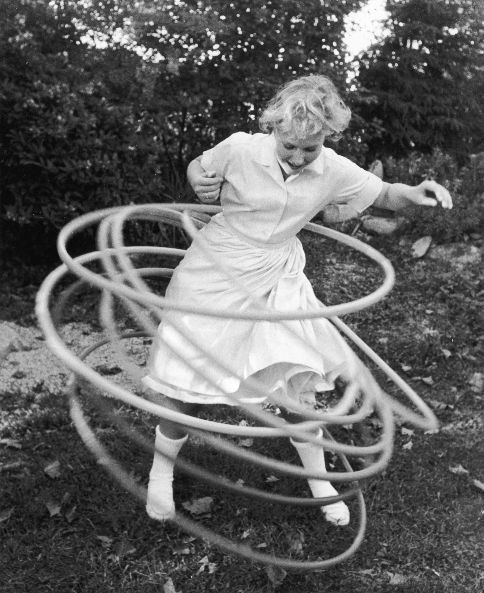 hula hoop, 50s I never could hoola hoop, my sister sure.