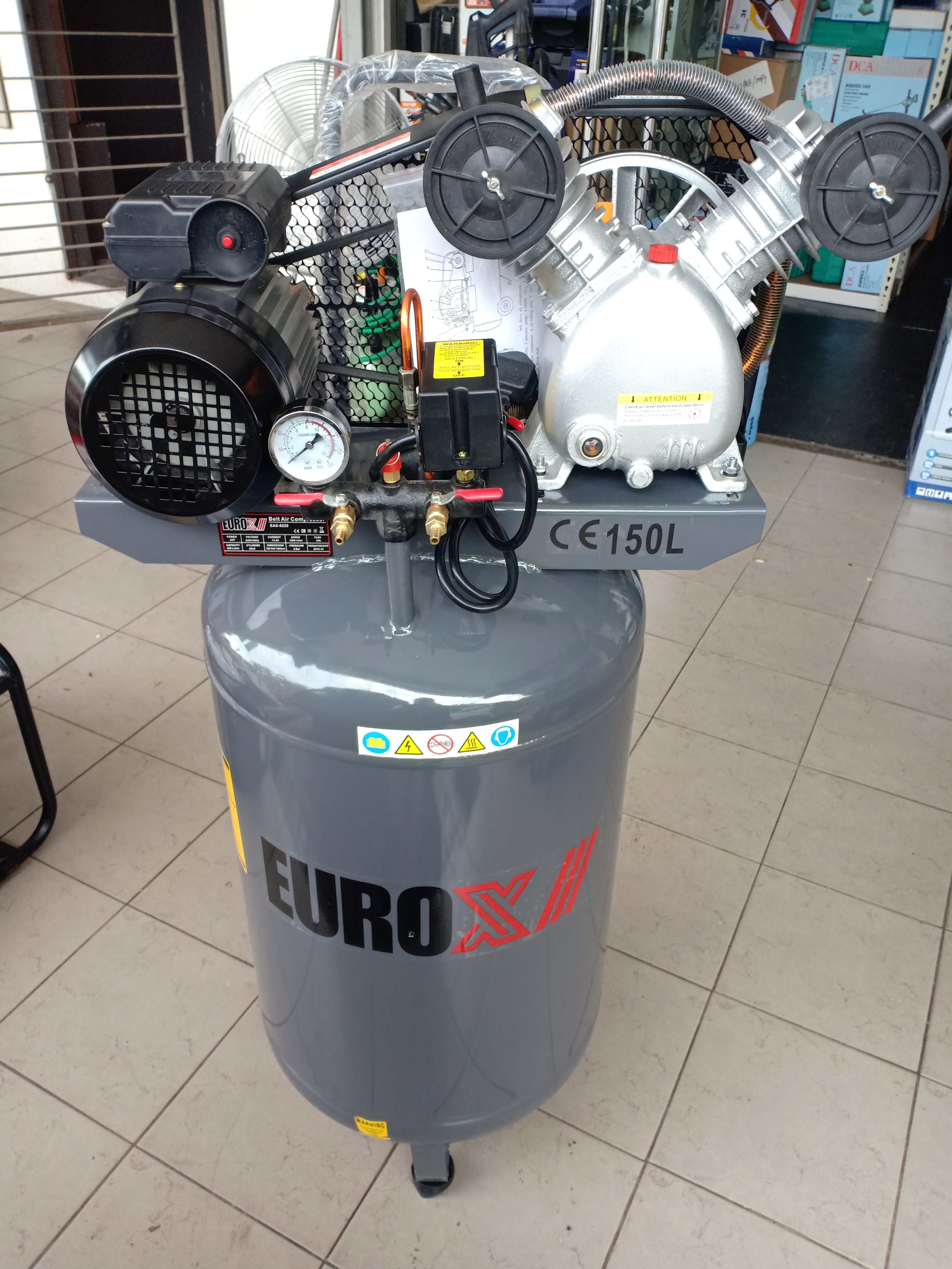 EUROX EAX6220 3hp 150Litre 8Bar Vertical tank Air compressor.