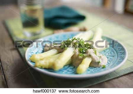 Picture of White asparagus with cashew cream sauce, garnished with.