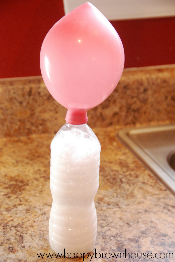 Simple Science: Baking Soda & Vinegar Balloon Experiment.