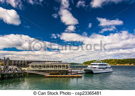 Pictures of Docks and boat in the harbor at Bar Harbor, Maine.