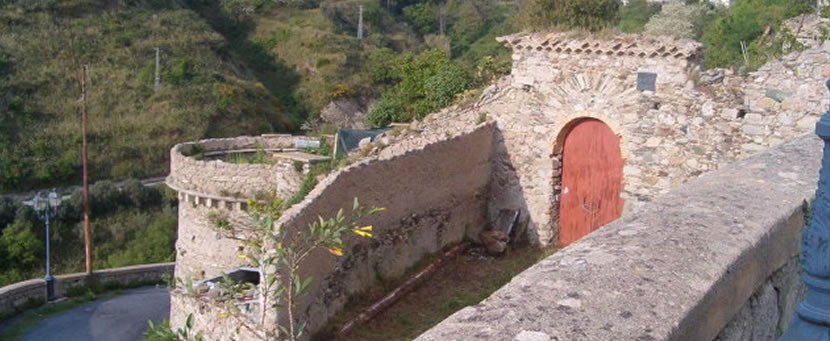 Itinerario storico culturale in Calabria. Il Castello Angioino di.