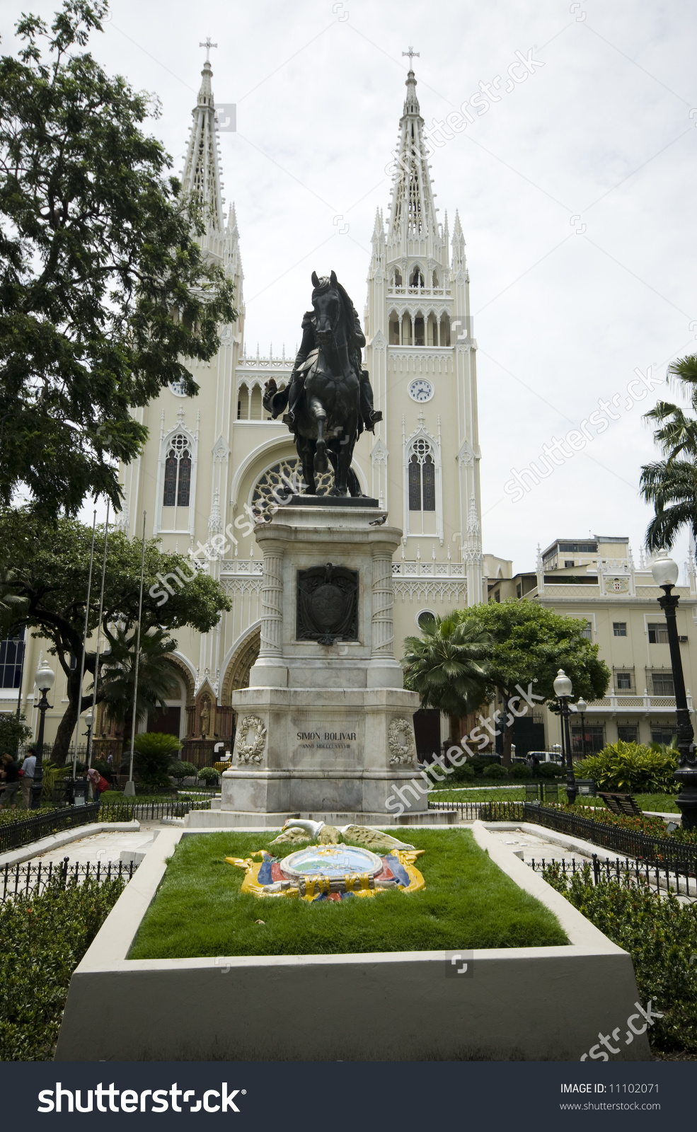 Statue Simon Bolivar Park Cathedral Guayaquil Stock Photo 11102071.