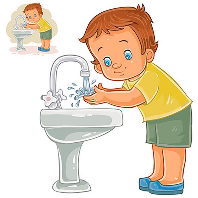 ناقلات طفل صغير يغسل يديه بالماء من الصنبور.
