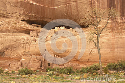 White house ruins trail canyon de chelly clipart.