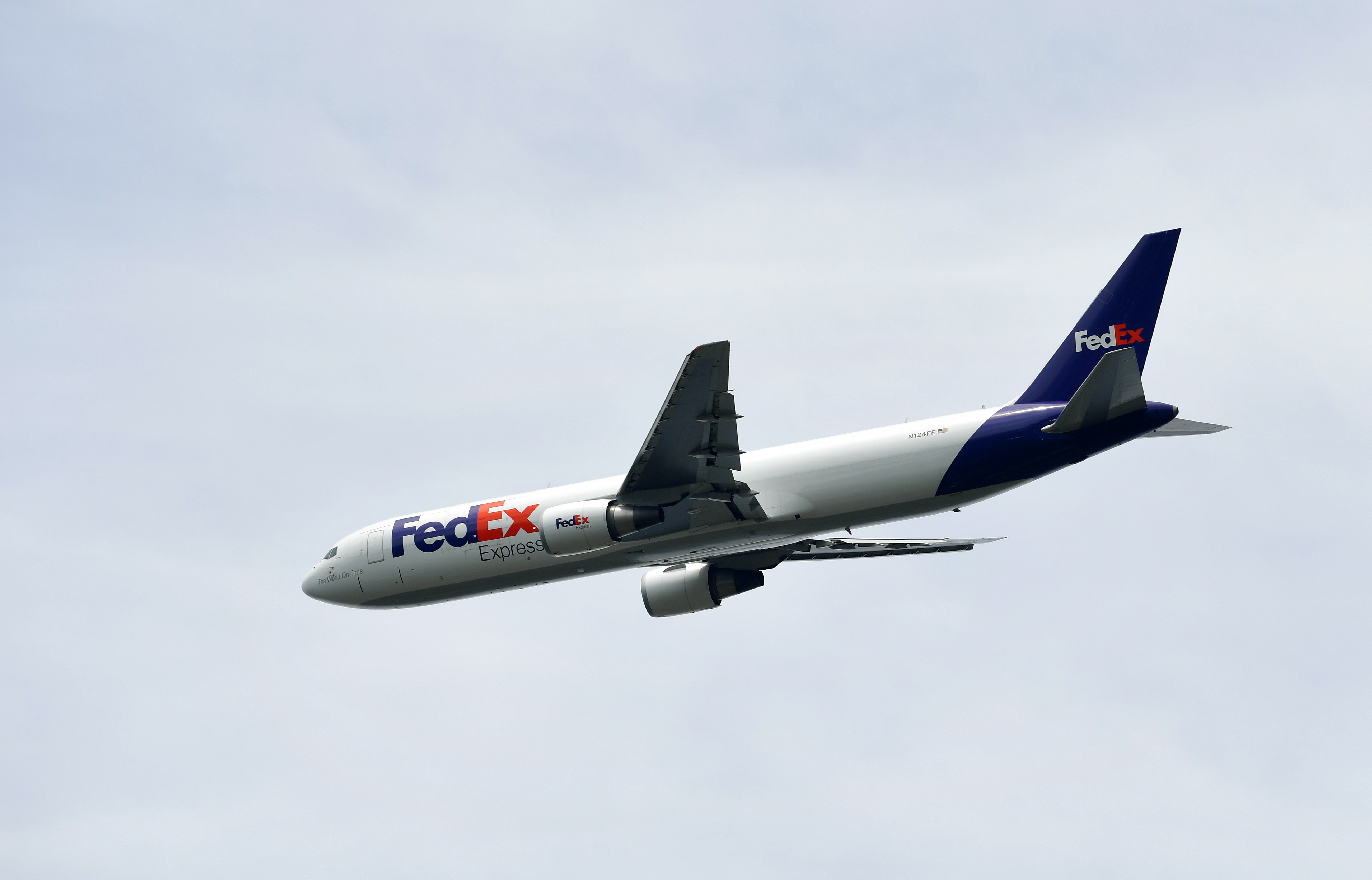 FedEx Offers Retiring Pilots $110K to Fly Santa\'s Sleigh.