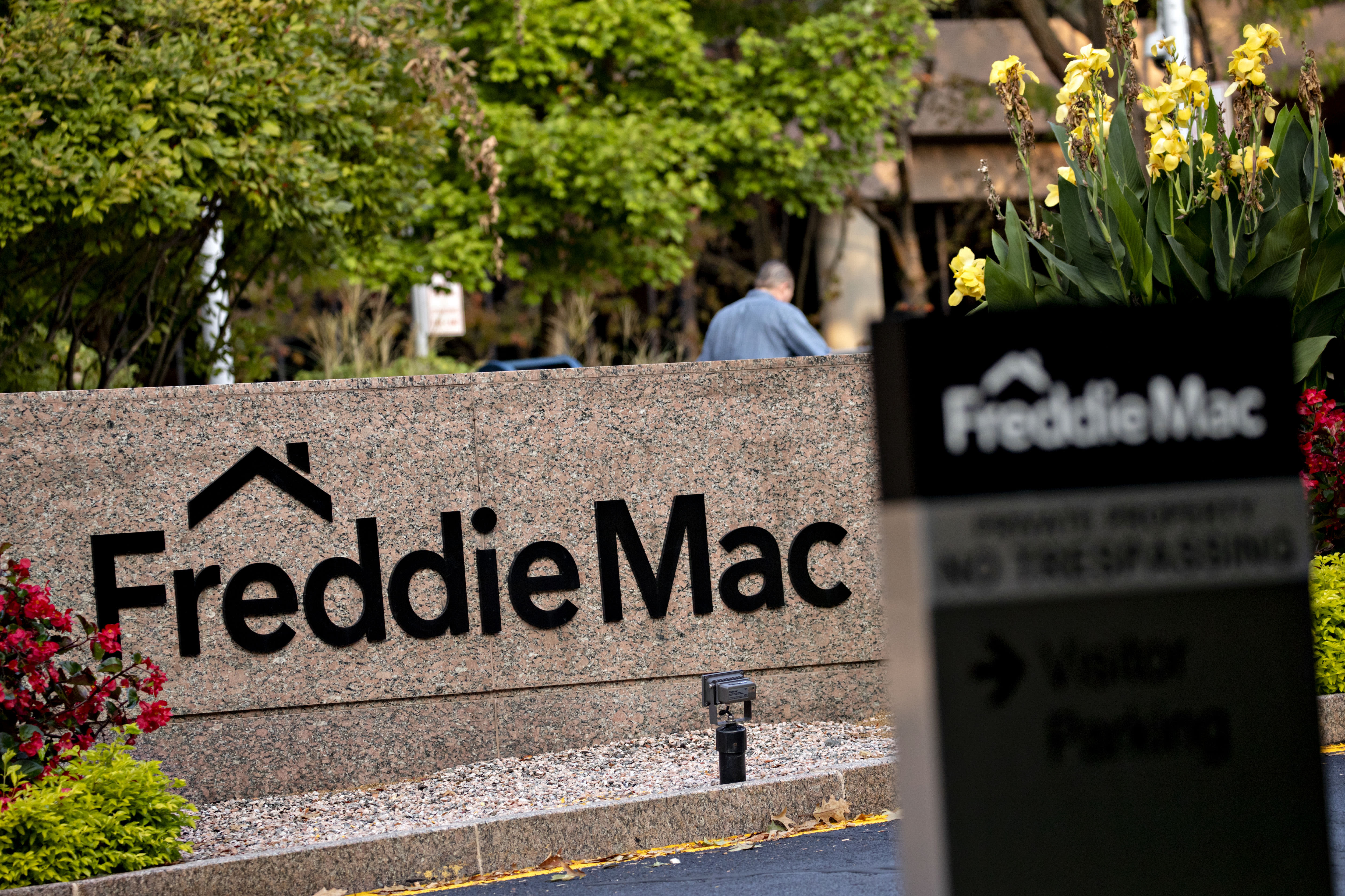Freddie Mac offers early retirement to 25% of workforce: Sources.