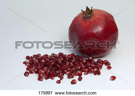 Picture of Pomegranate (Punica granatum), halved fruit and seeds.