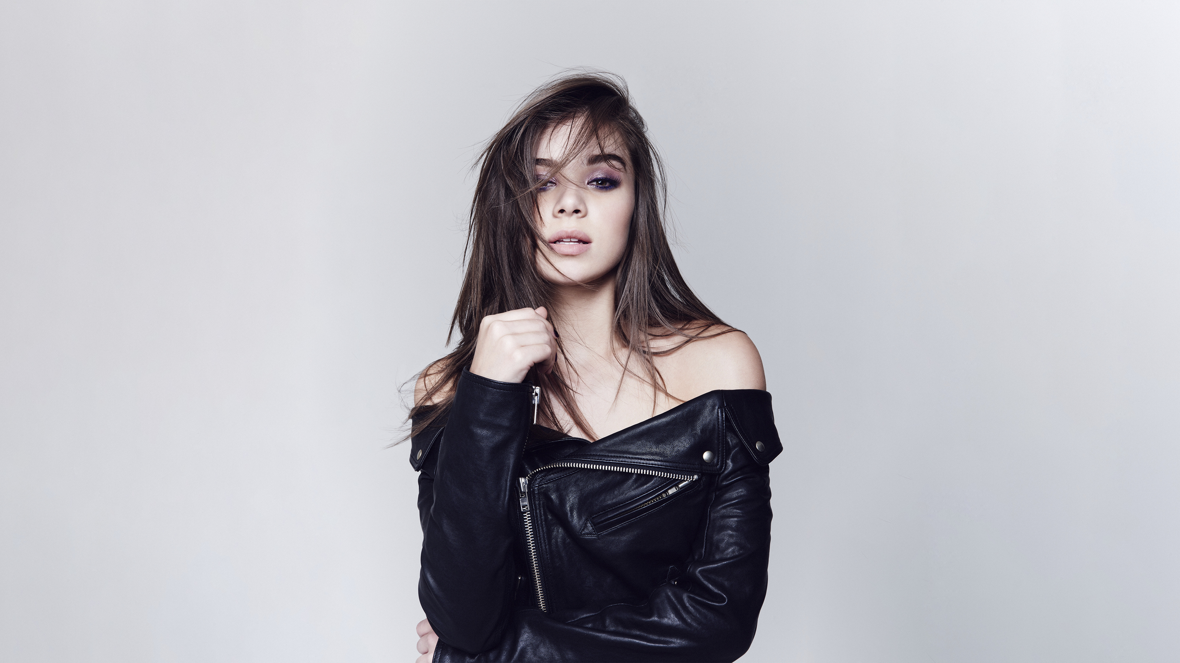 5072892 3840x2160 Actress, Brunette, Hailee Steinfeld, Singer, Brown.