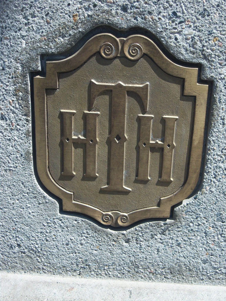 Hollywood Tower Hotel Logo.