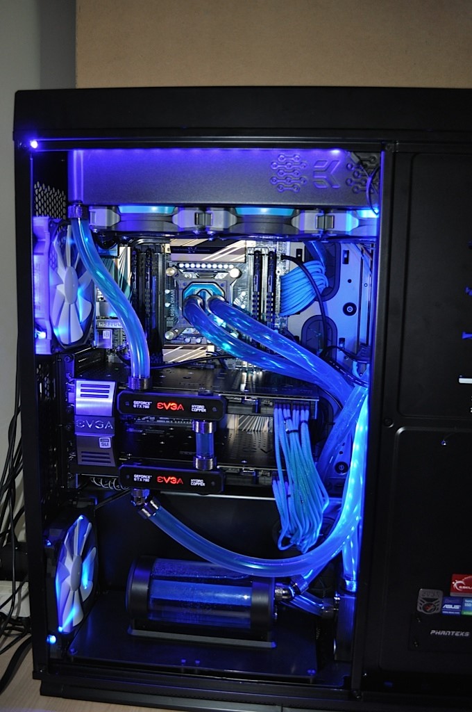 Martin S' build. Specs: Asus X79 Deluxe, i7 4930.