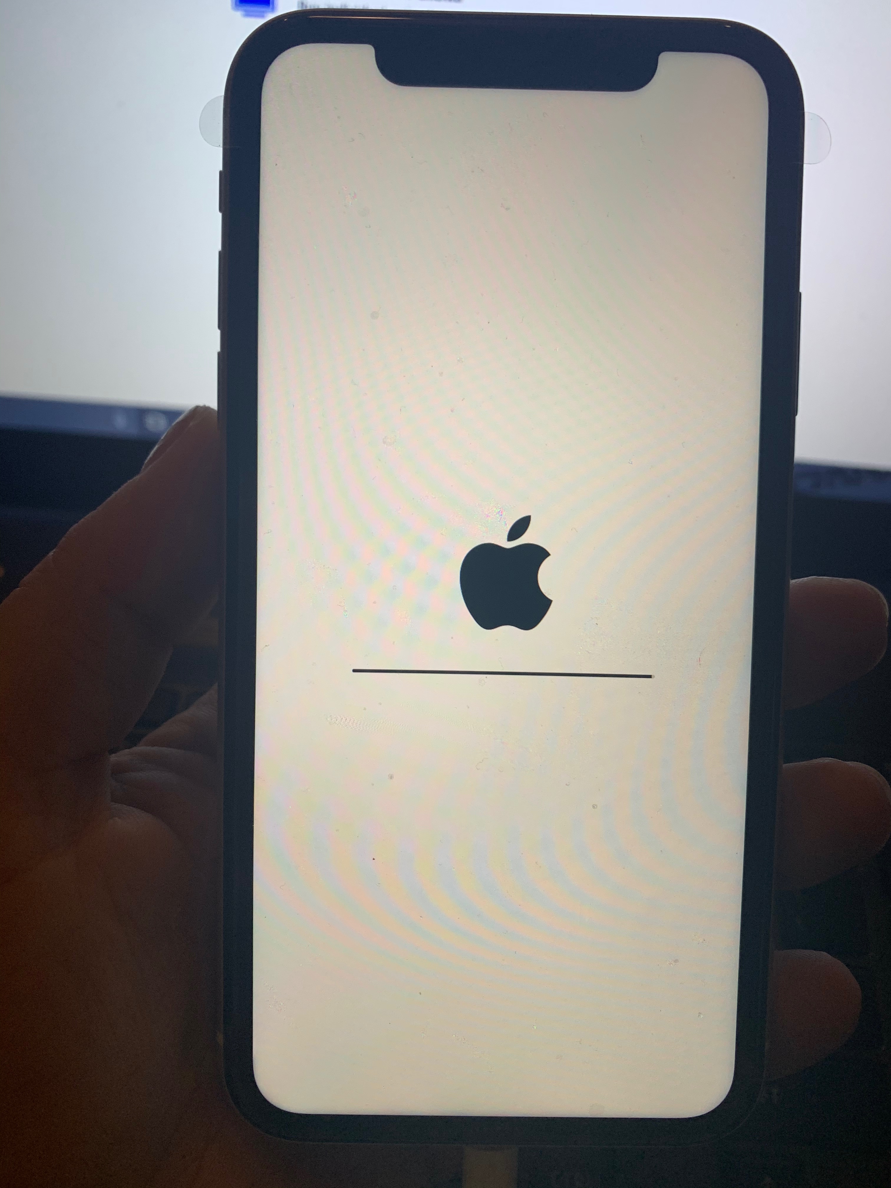 iphone 11 stuck on apple logo after resto….