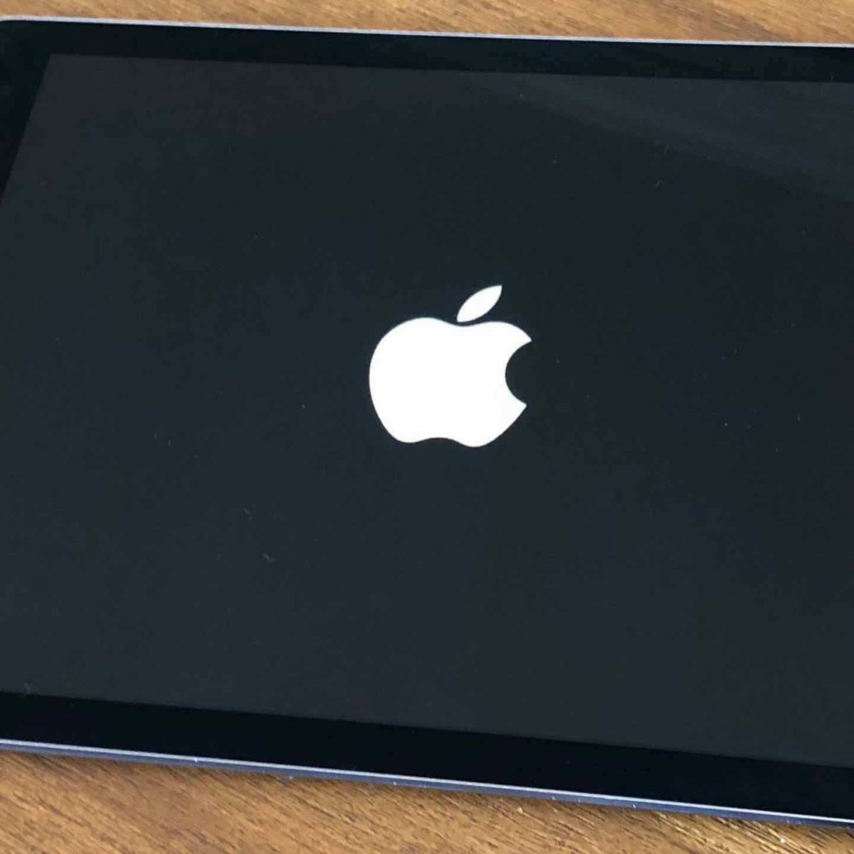 iPad Stuck On The Apple Logo? Here\'s The Real Fix!.