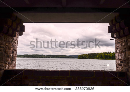 retaining Reservoir" Lizenzfreie Bilder und Vektorgrafiken kaufen.