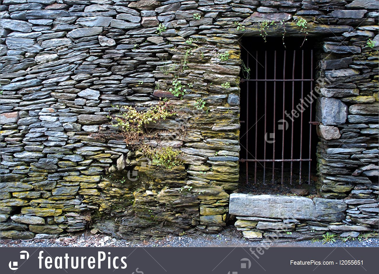 Old stone jail clipart 20 free Cliparts | Download images on Clipground ...