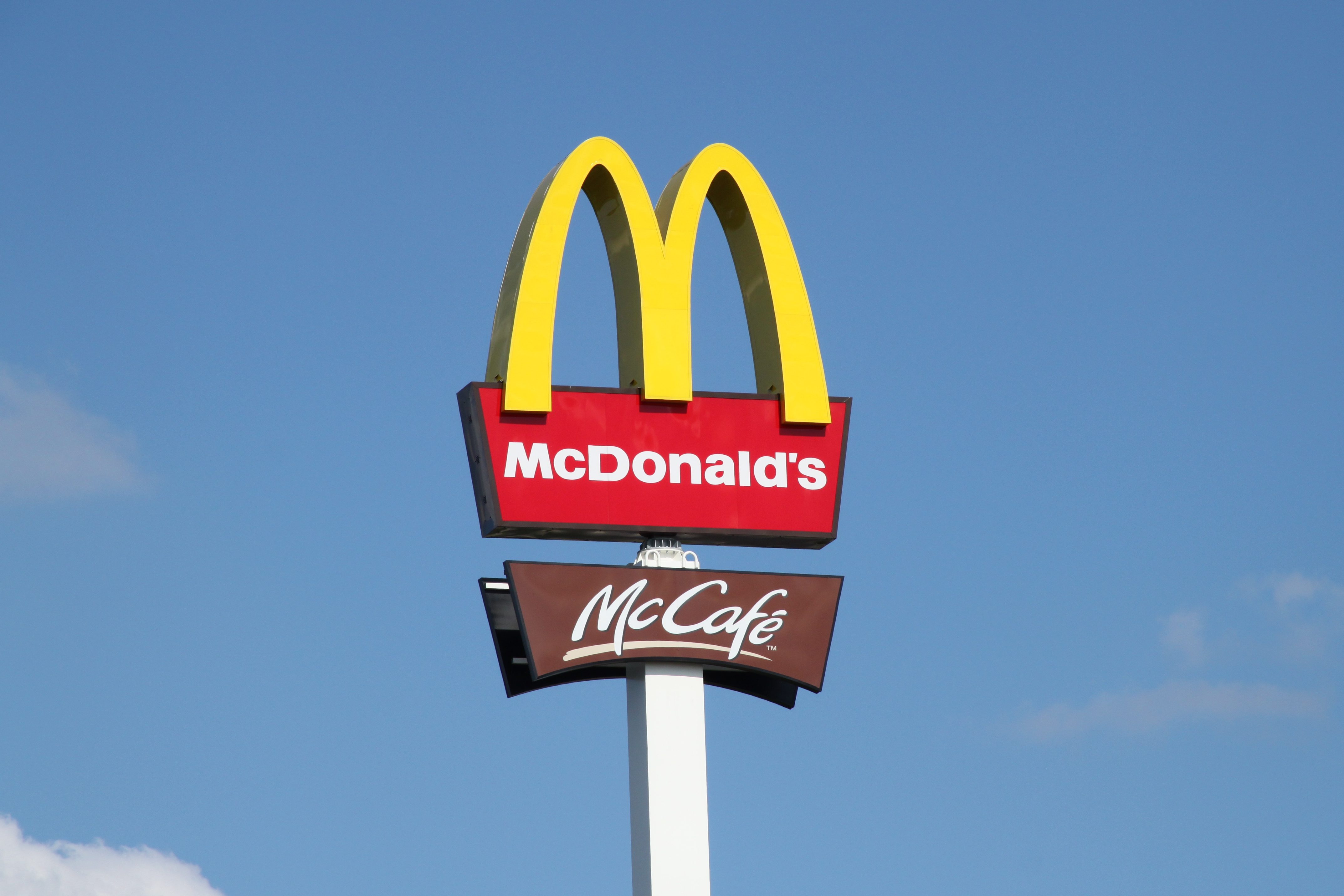 File:McDonald\'s logo Targówek.JPG.