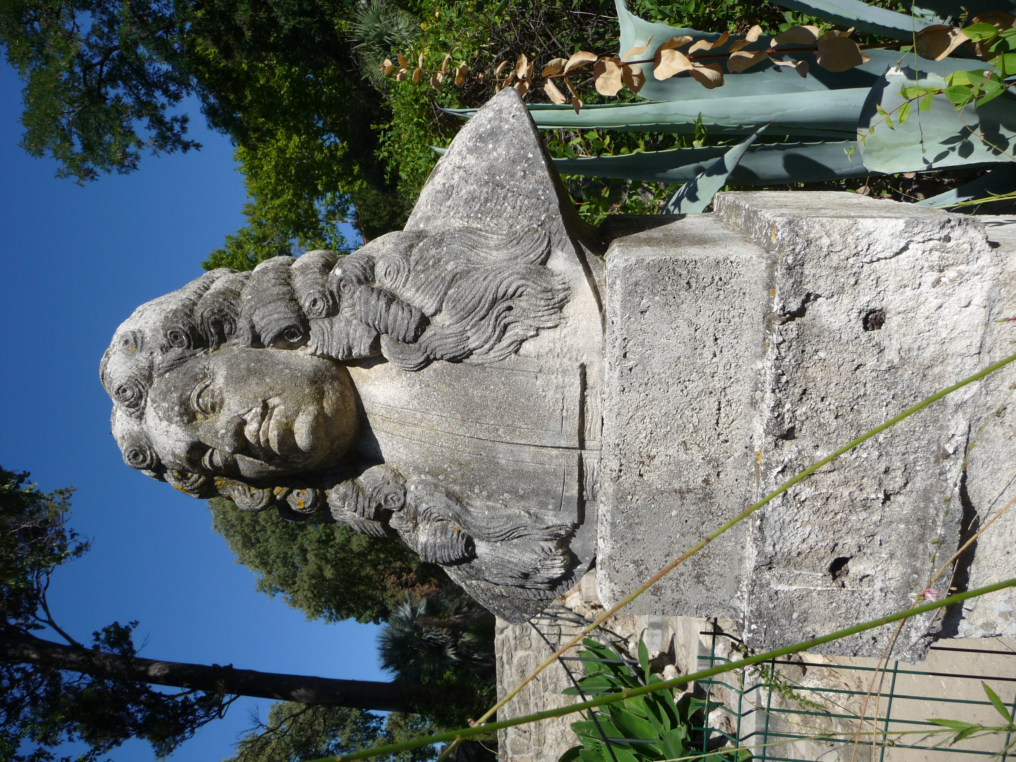 File:Bust de Pierre Magnol al Jardí Botànic de Montpeller.