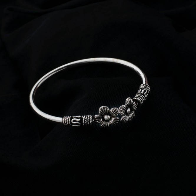 Silver Bracelets Online @Best Price.