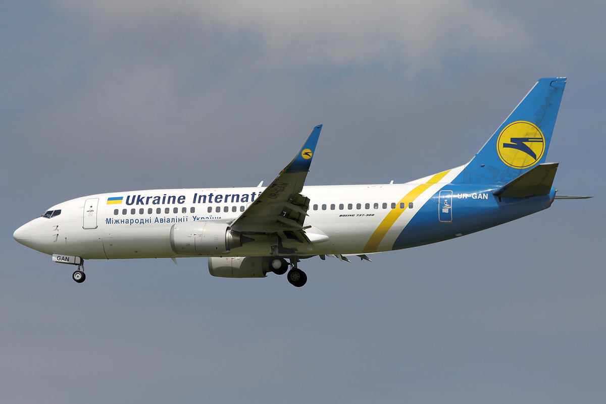 File:Ukraine International Airlines Boeing 737.