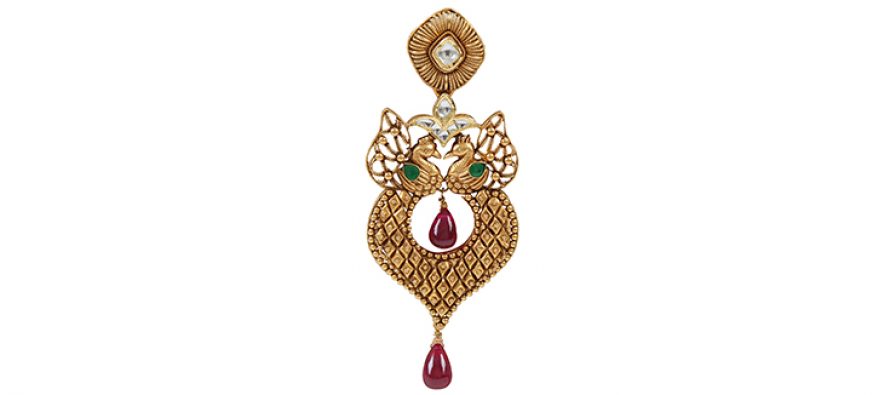 This Diwali, adorn PNG Jewellers\' new Nakshi collection.