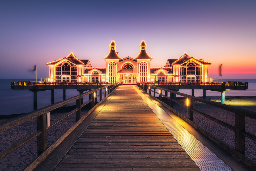 Beleuchtete Seebrücke (Sellin / Rügen).