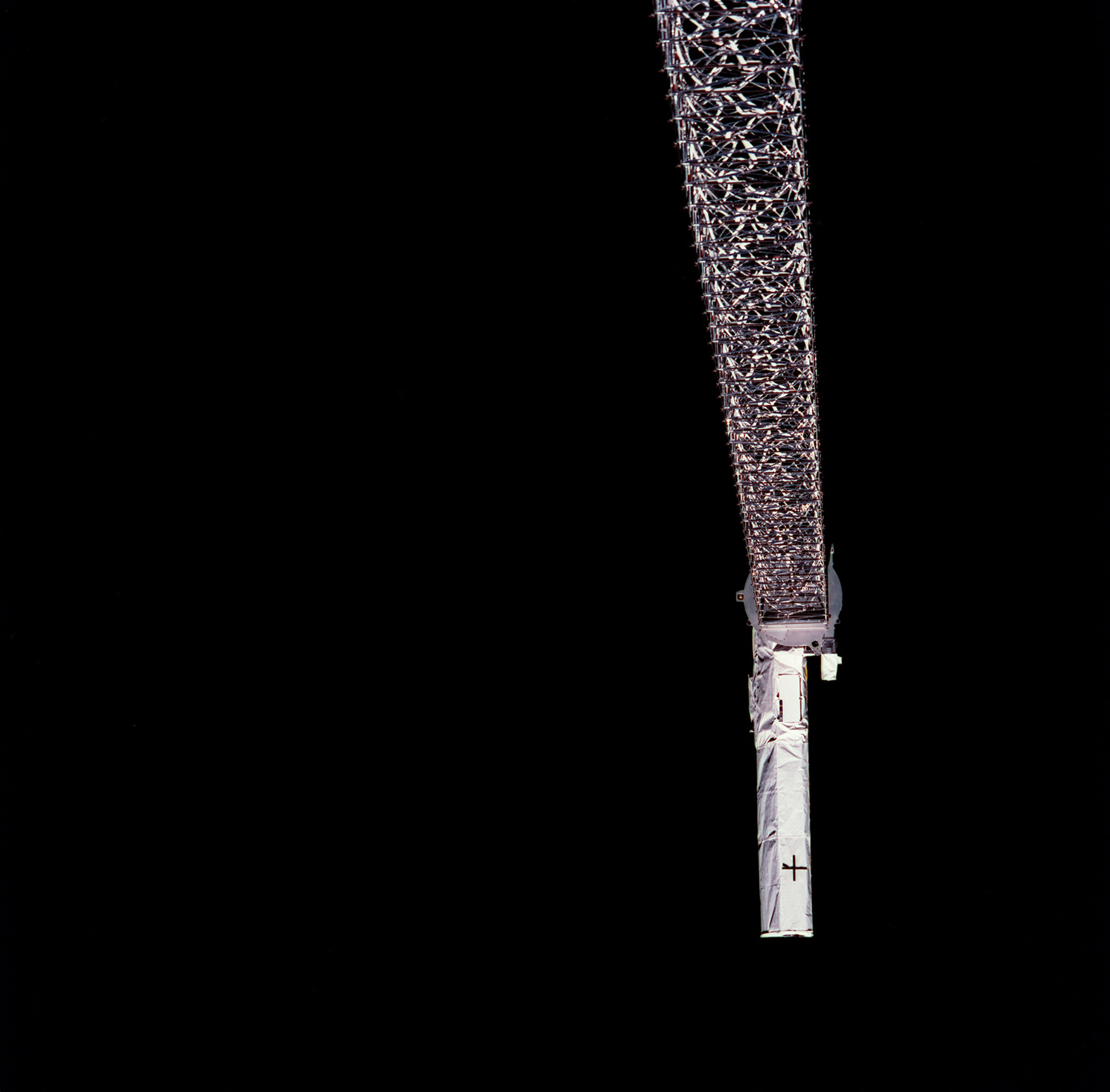 File:Mast Supporting the Shuttle Radar Topographic Mission (SRTM.