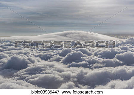Picture of "Lenticular cloud, Cumulus lenticularis, above the top.
