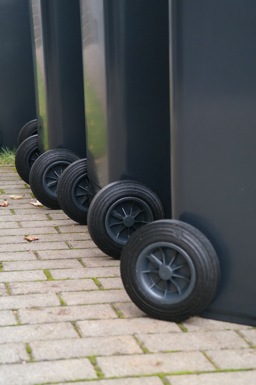 Garbage can,dustbin,wheels,mobile,waste.