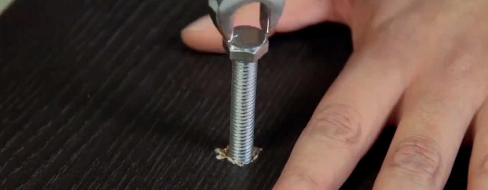 A Clever Way to Tighten/Loosen a Bolt When You Don\'t Have.