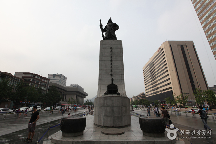 Statue of Admiral Yi Sun.