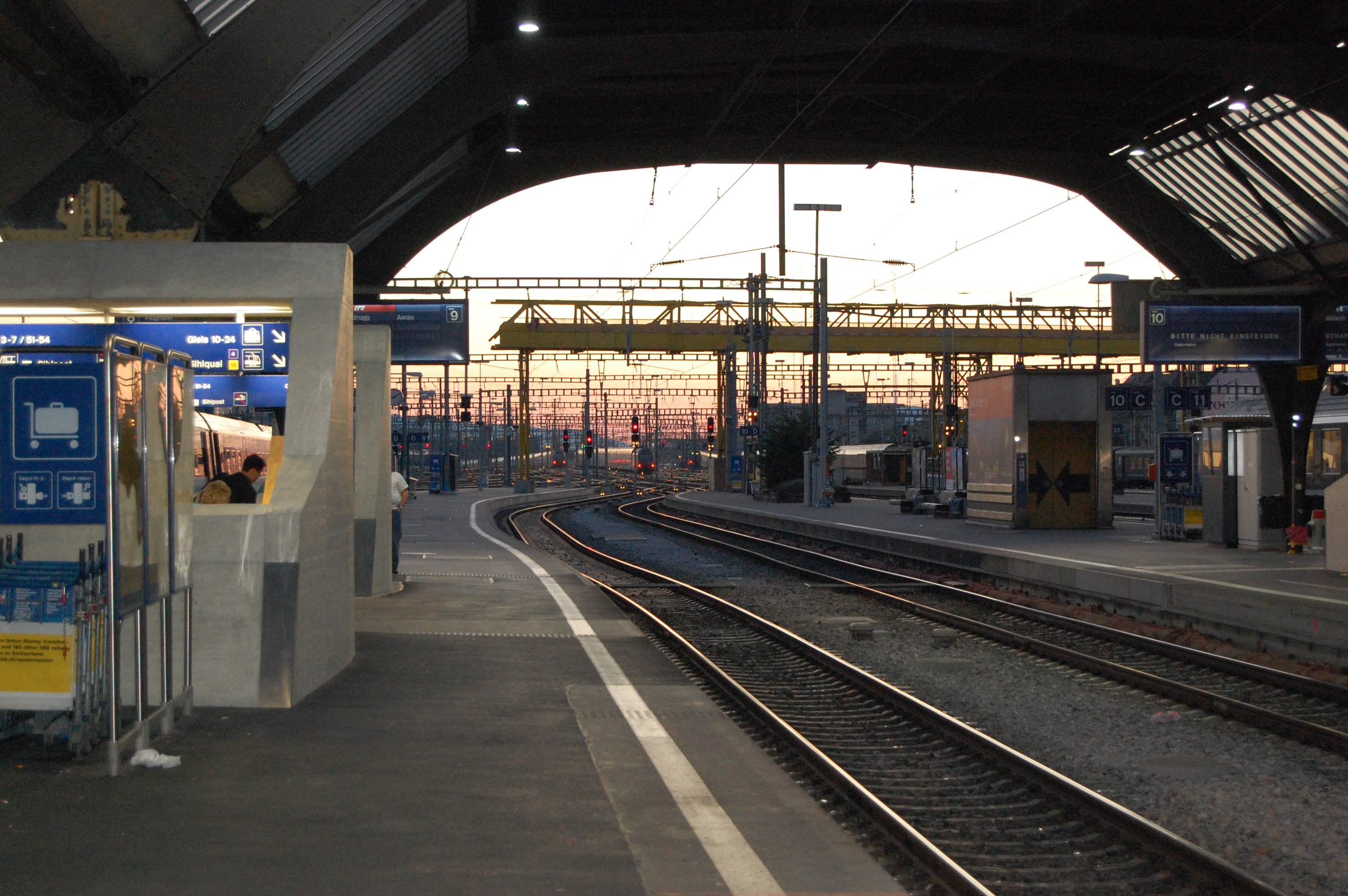 Similiar Train Station Platform Keywords.